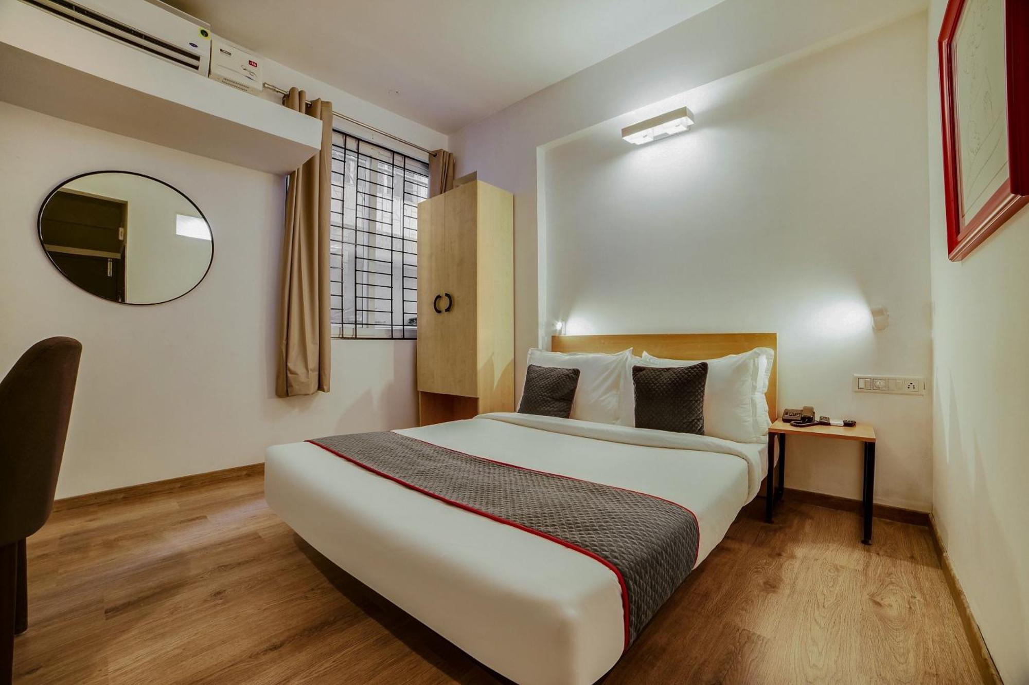 Townhouse Sarvar Hospitality Near Ascendas Park Square Mall Bangalore Buitenkant foto