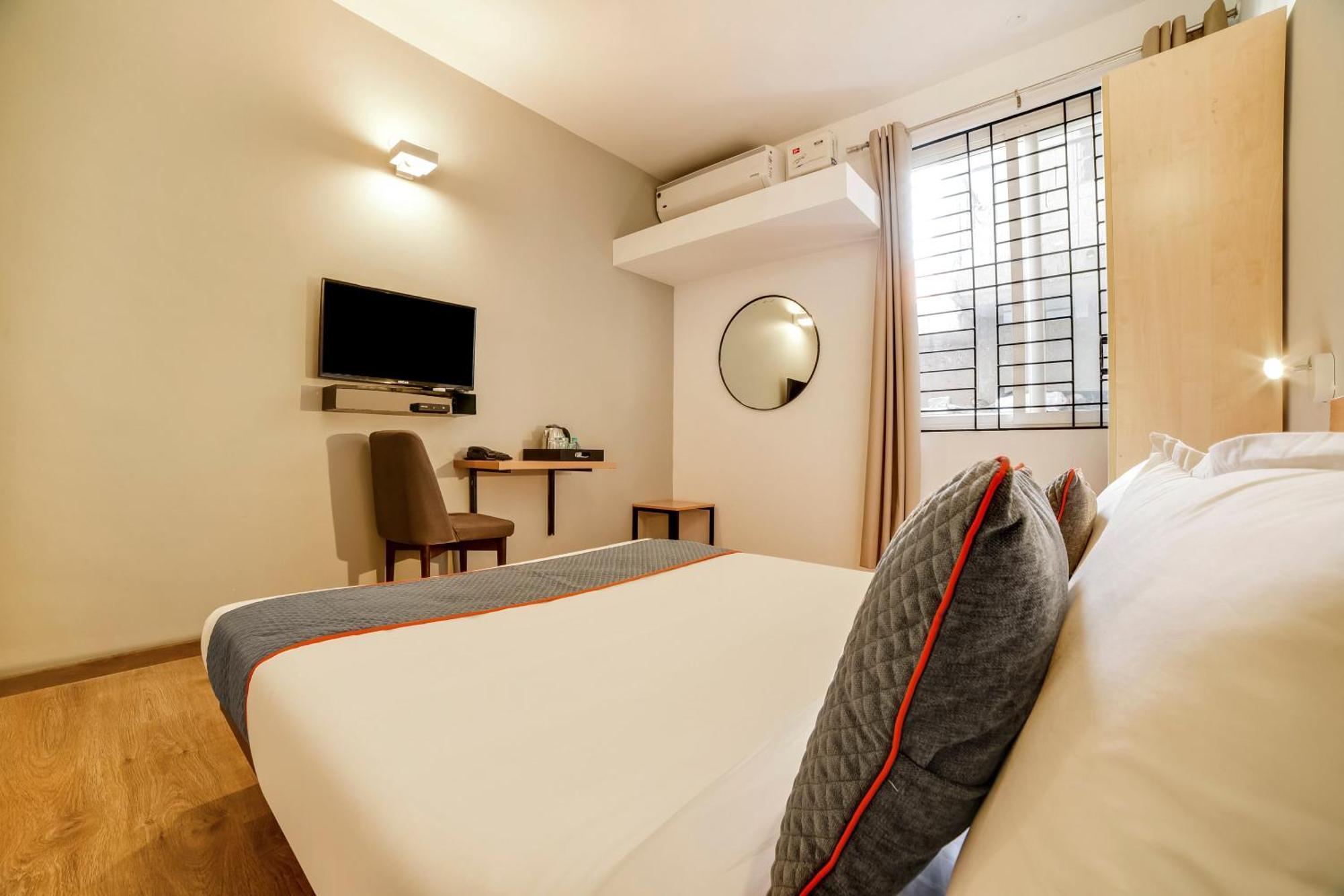 Townhouse Sarvar Hospitality Near Ascendas Park Square Mall Bangalore Buitenkant foto