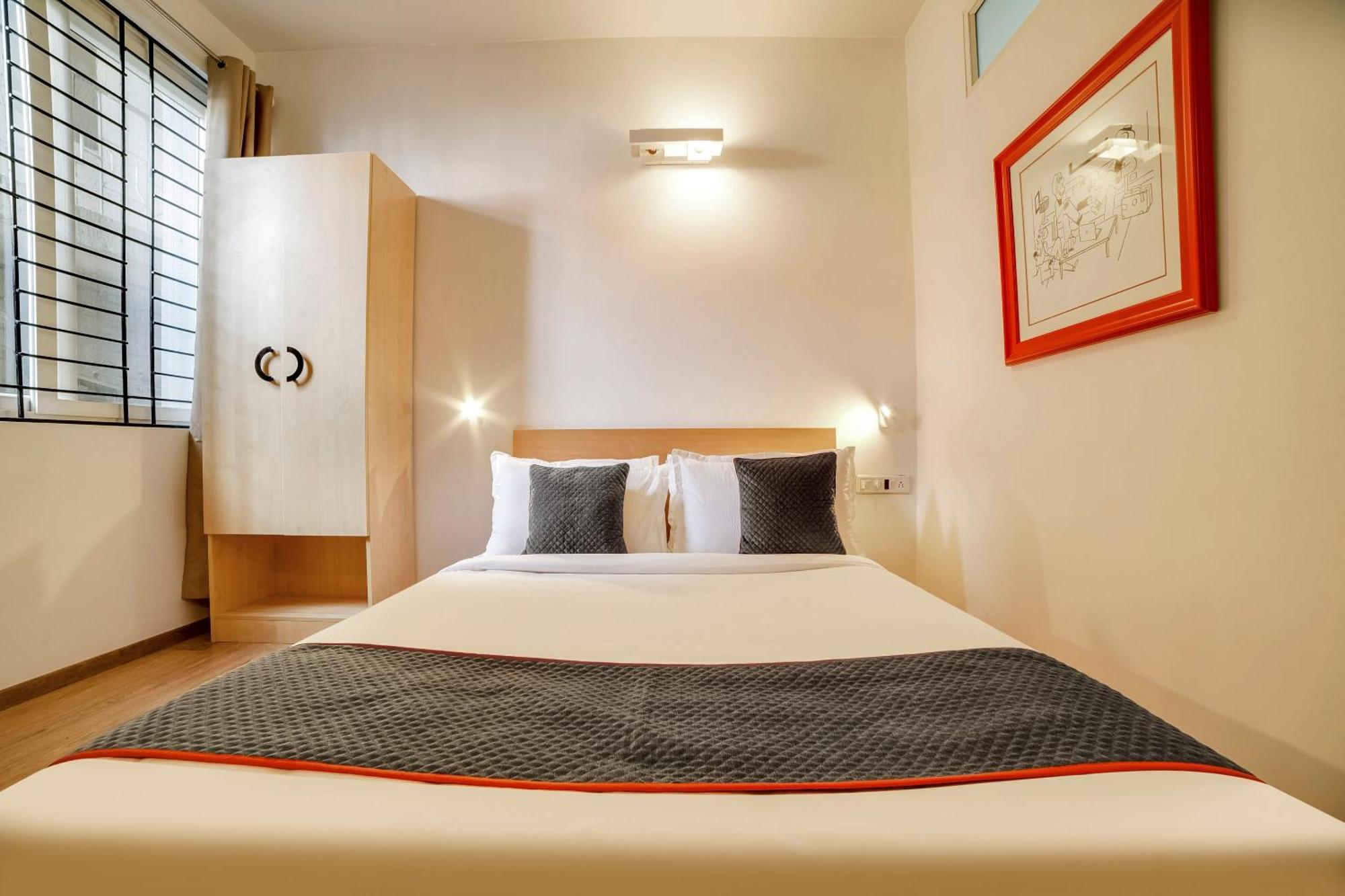 Townhouse Sarvar Hospitality Near Ascendas Park Square Mall Bangalore Buitenkant foto